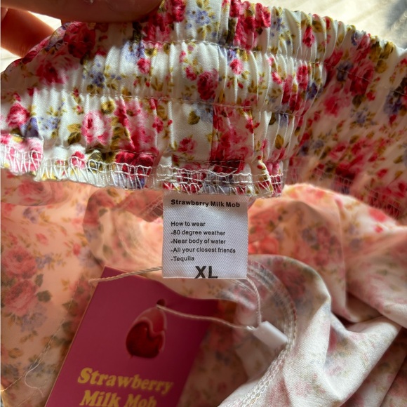 Strawberry Milk Mob Men Young Love Short

size: X-large - Picture 4 of 5